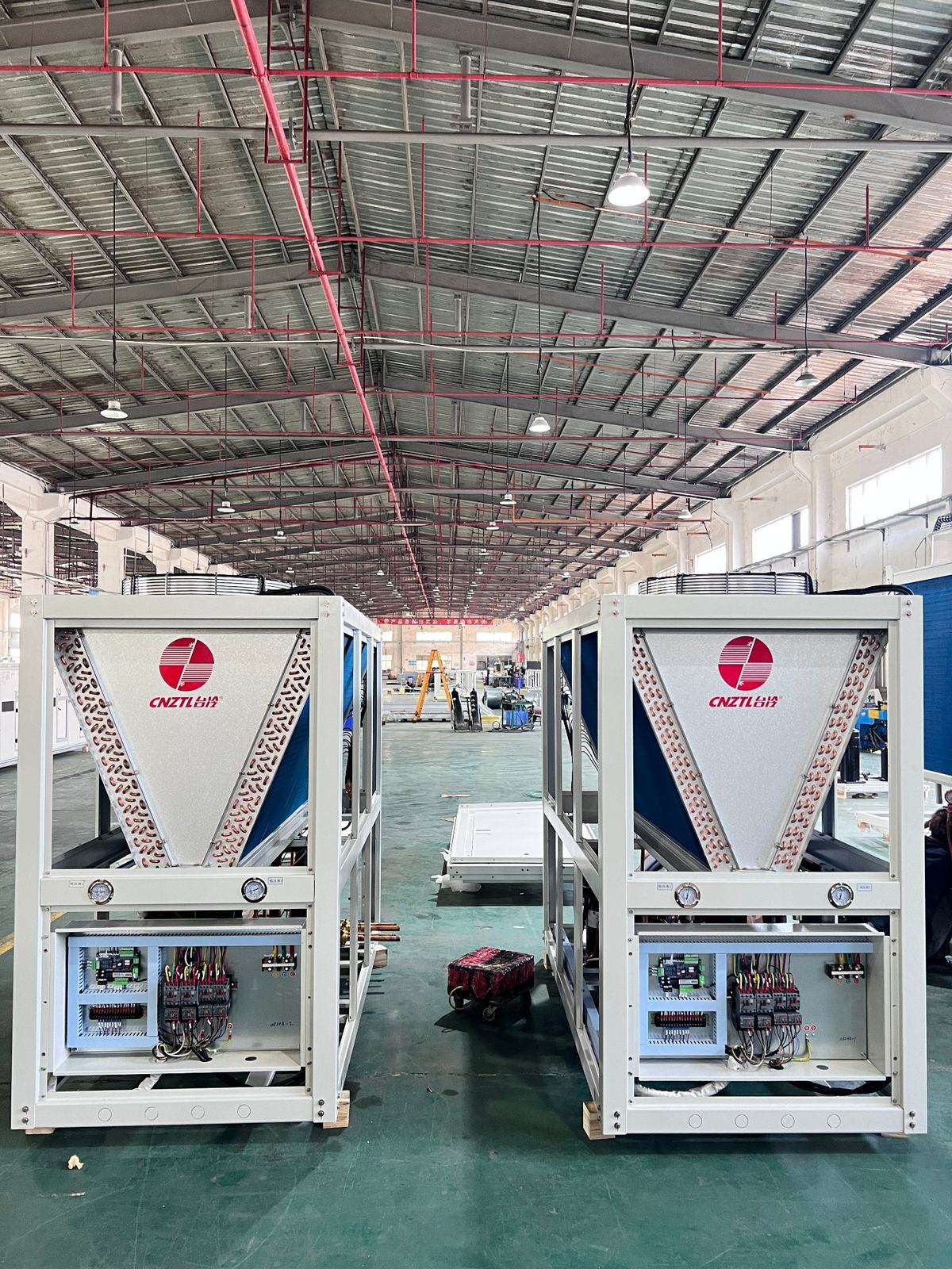 Taile air-cooled modular chiller, front view